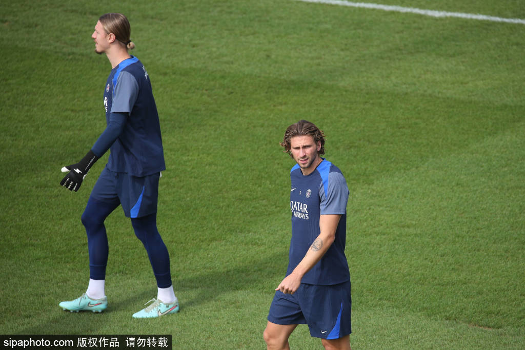 梅西与内马尔再度联手！法甲赛季首战，巴黎圣日耳曼如何撕开里尔防线？